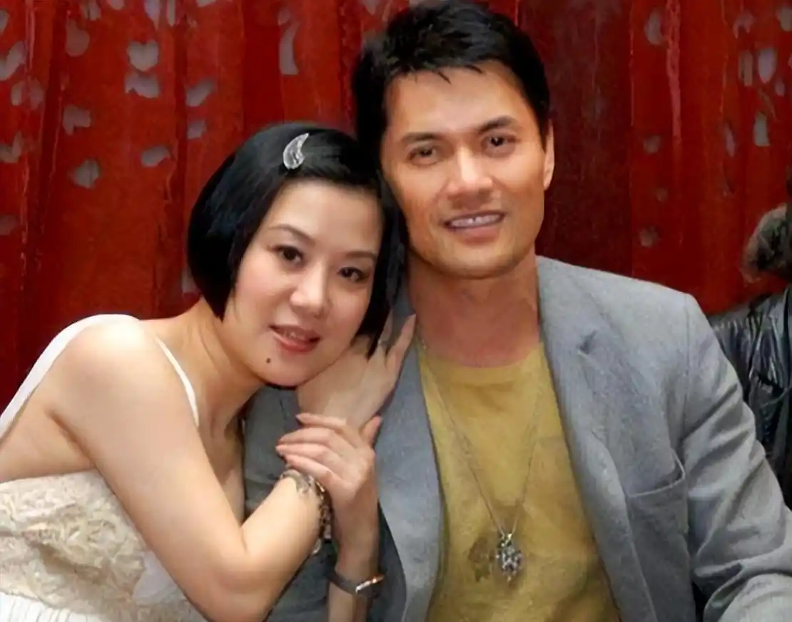吕良伟三个老婆图片_吕良伟与周海媚婚姻经历_吕良伟与邝美云闪婚闪离经历