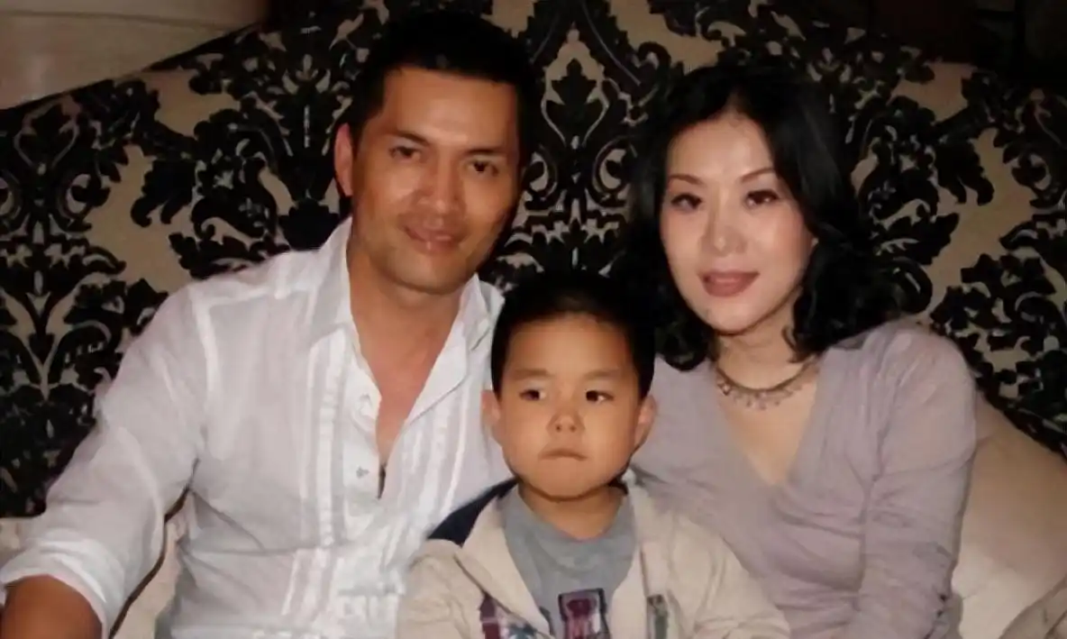 吕良伟与邝美云闪婚闪离经历_吕良伟三个老婆图片_吕良伟与周海媚婚姻经历