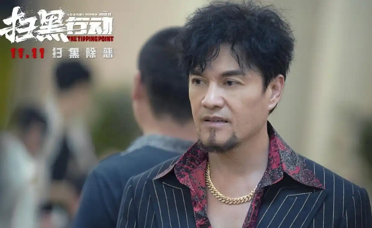 吕良伟与邝美云闪婚闪离经历_吕良伟与周海媚婚姻经历_吕良伟三个老婆图片