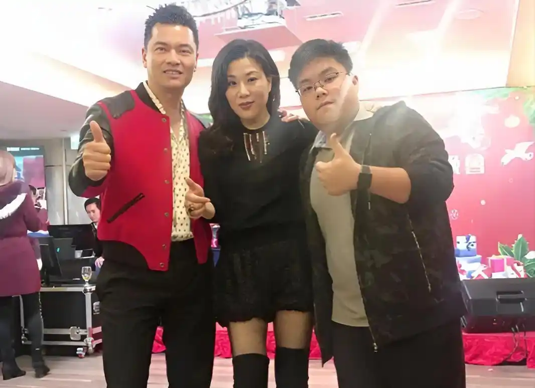 吕良伟三个老婆图片_吕良伟与周海媚婚姻经历_吕良伟与邝美云闪婚闪离经历