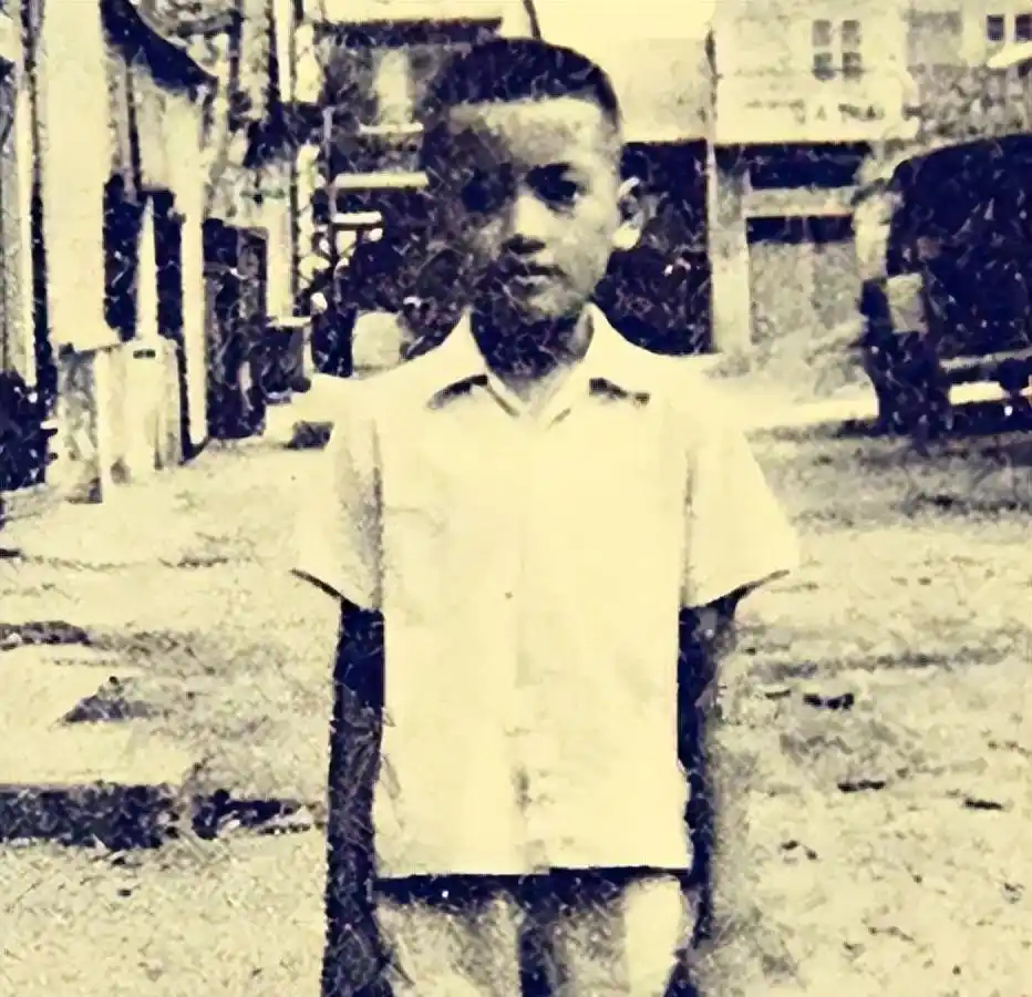 吕良伟与邝美云闪婚闪离经历_吕良伟三个老婆图片_吕良伟与周海媚婚姻经历