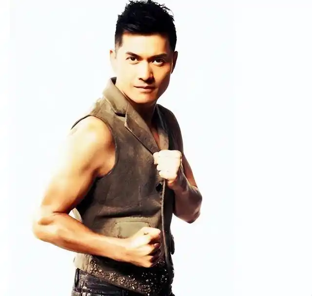 吕良伟杨小娟婚姻故事_吕良伟不老男神杨小娟_吕良伟三个老婆图片