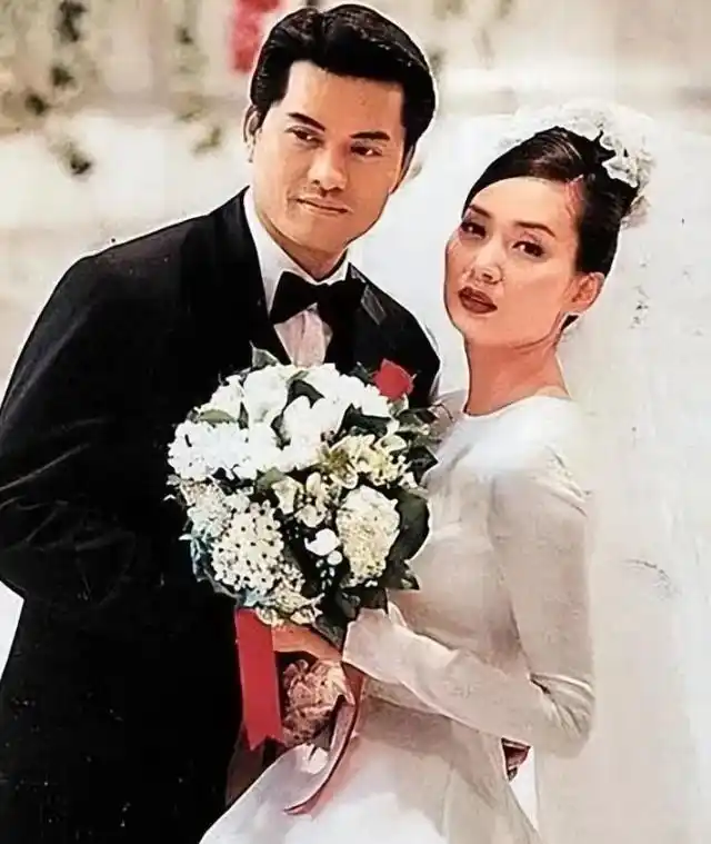 吕良伟不老男神杨小娟_吕良伟三个老婆图片_吕良伟杨小娟婚姻故事