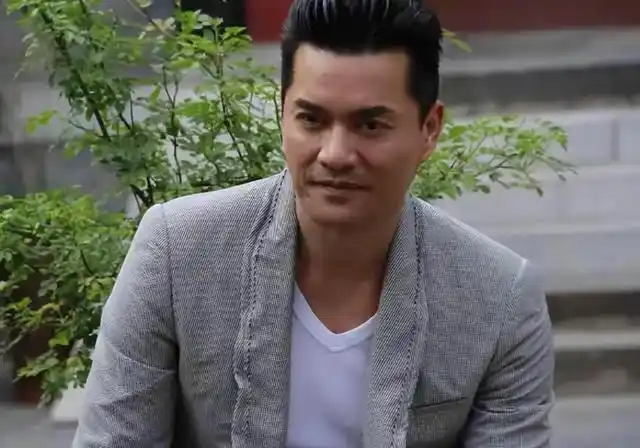 吕良伟不老男神杨小娟_吕良伟杨小娟婚姻故事_吕良伟三个老婆图片