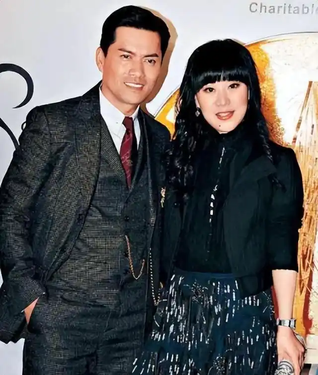 吕良伟三个老婆图片_吕良伟不老男神杨小娟_吕良伟杨小娟婚姻故事