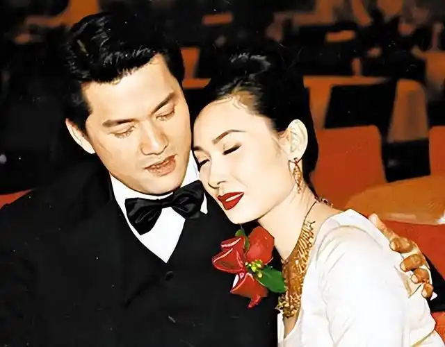 吕良伟杨小娟婚姻故事_吕良伟不老男神杨小娟_吕良伟三个老婆图片