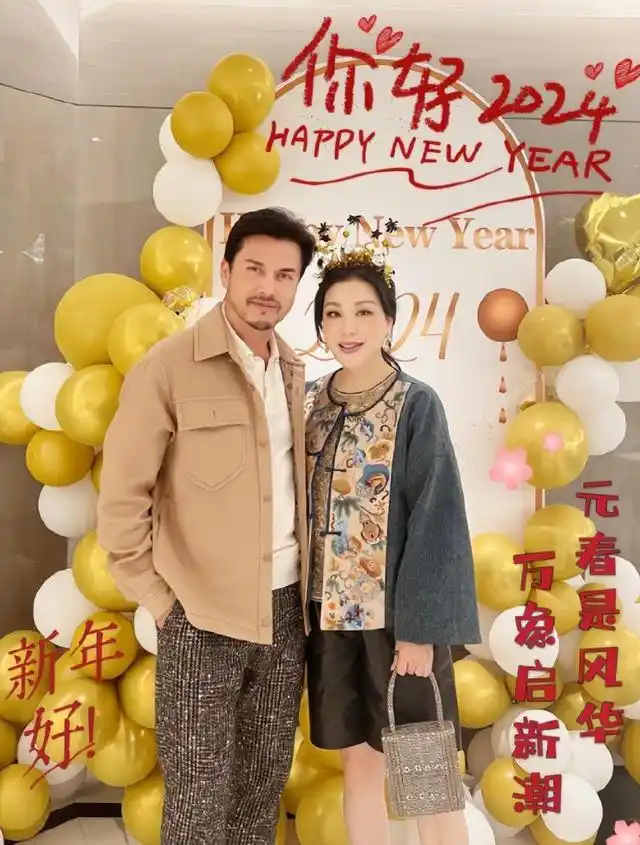 吕良伟杨小娟婚姻故事_吕良伟不老男神杨小娟_吕良伟三个老婆图片