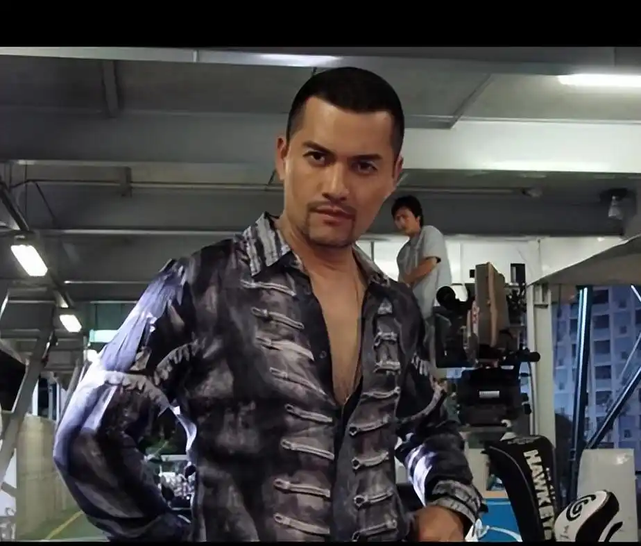 吕良伟三个老婆图片_吕良伟婚姻经历_吕良伟爱情经历