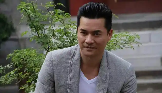 吕良伟婚姻故事_吕良伟三个老婆图片_吕良伟感情经历