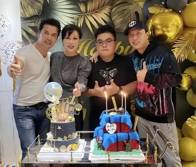 吕良伟婚姻故事_吕良伟三个老婆图片_吕良伟感情经历