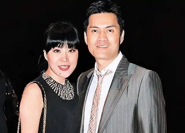 吕良伟婚姻三度辉煌，富豪妻子娇艳如花，网友纷纷羡慕不已