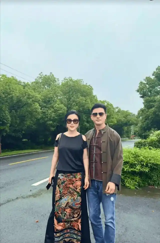 吕良伟三个老婆图片_吕良伟杨小娟婚姻_吕良伟三个老婆