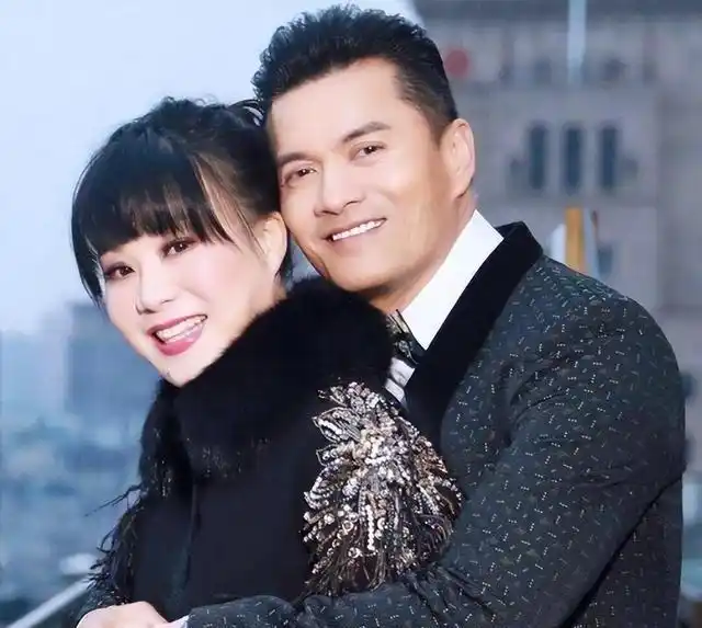 吕良伟三个老婆_吕良伟三个老婆图片_吕良伟杨小娟婚姻