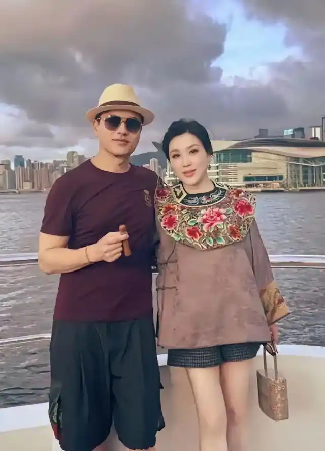 吕良伟三个老婆_吕良伟三个老婆图片_吕良伟杨小娟婚姻