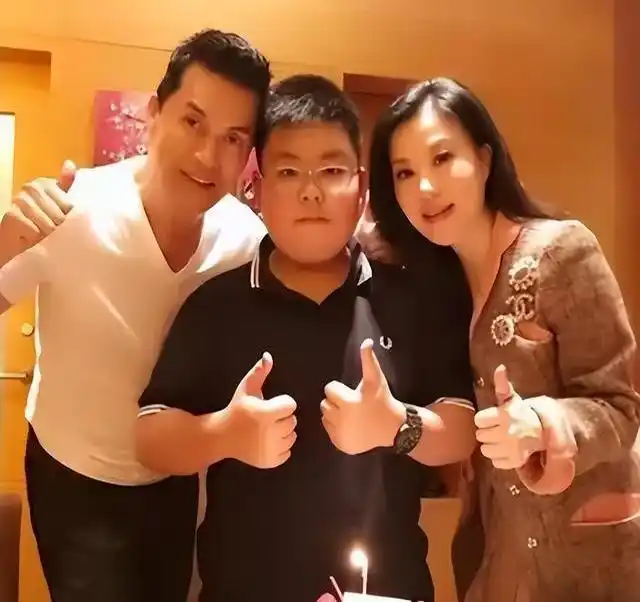 吕良伟个人经历_吕良伟三个老婆图片_吕良伟情史详细资料