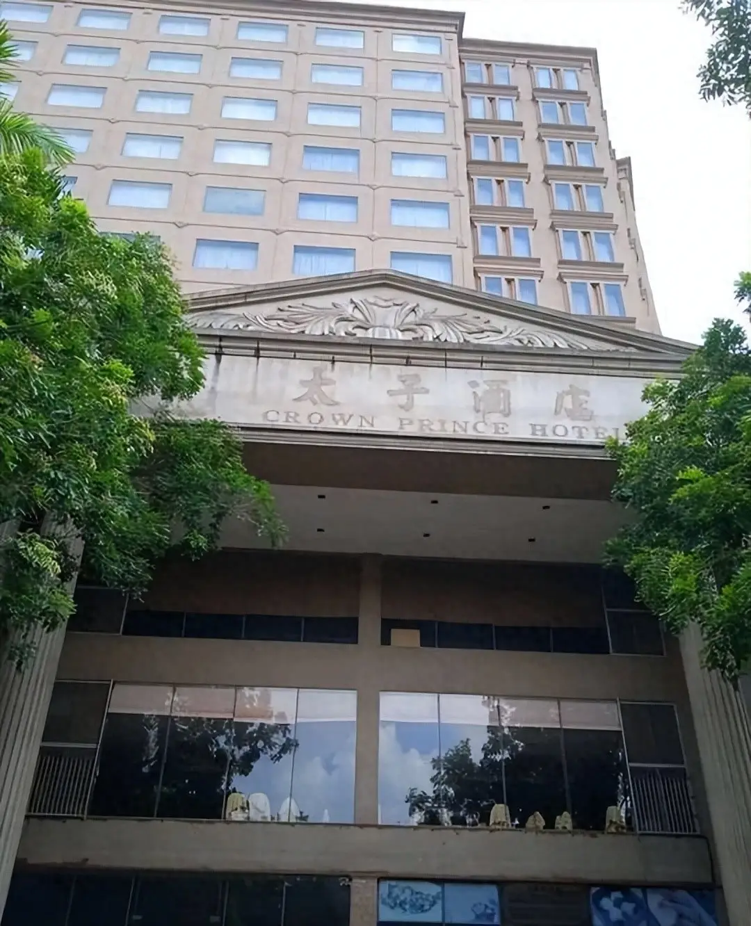 李泰龙 香格里拉酒店 袭击事件_李泰龙 黑帮 命运结局_向华强参加李泰龙葬礼