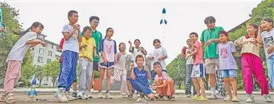 实施就业优先战略_健全国家公共服务制度_民生福祉达到新水平