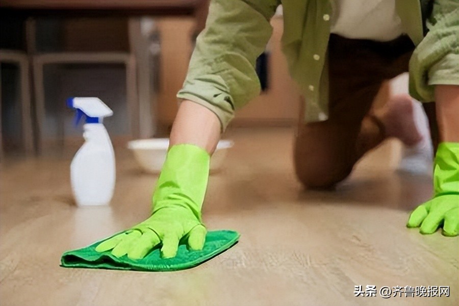 彻底消灭蟑螂方法_蟑螂药饵剂使用技巧_灭蟑螂最有效的方法