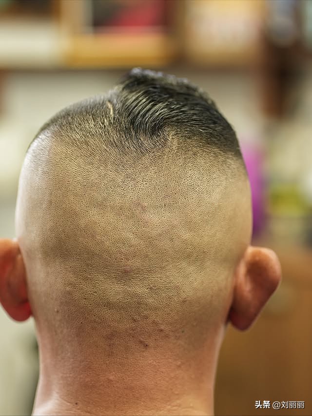 男士渐变短发造型_男生发型名字大全_男士多场景适配发型