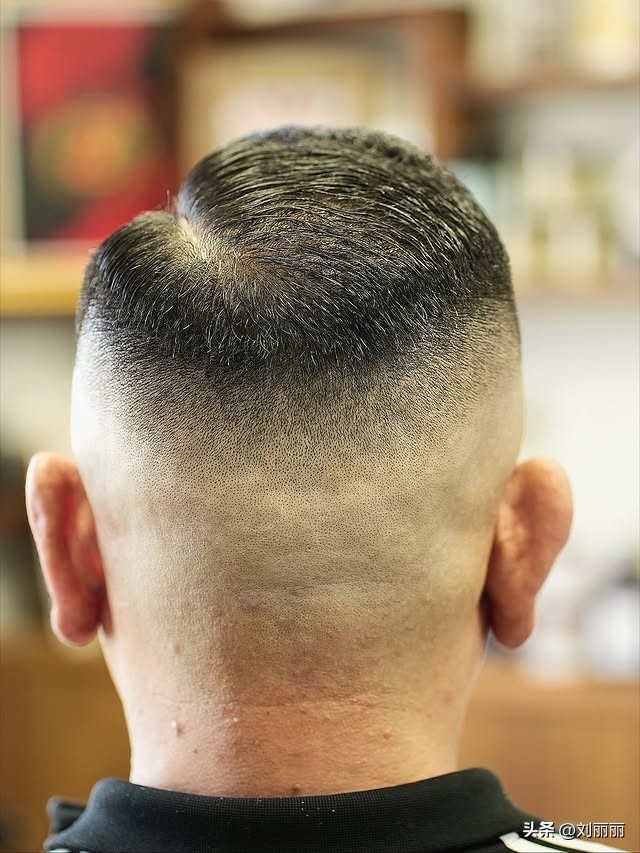 男士渐变短发造型_男士多场景适配发型_男生发型名字大全