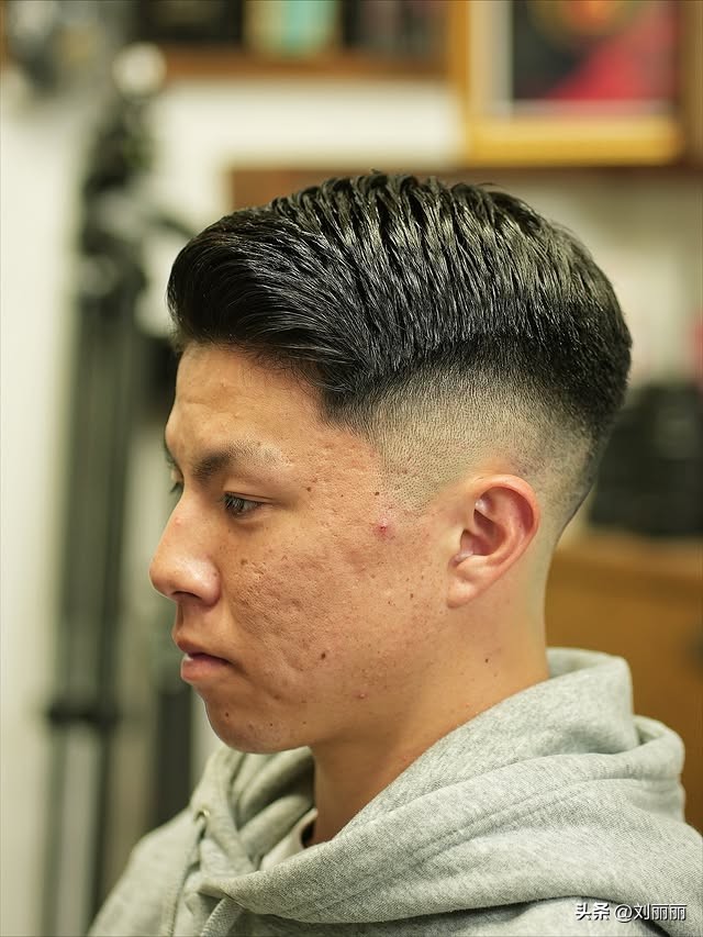 男士渐变短发造型_男士多场景适配发型_男生发型名字大全