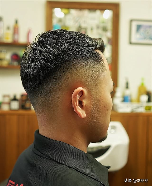 男生发型名字大全_男士渐变短发造型_男士多场景适配发型