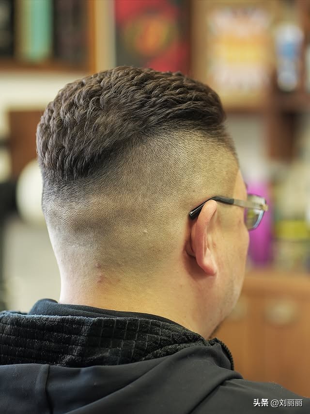 男生发型名字大全_男士多场景适配发型_男士渐变短发造型