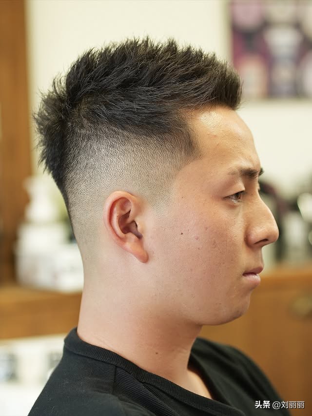 男士多场景适配发型_男生发型名字大全_男士渐变短发造型