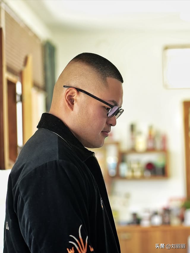 男生发型名字大全_男士渐变短发造型_男士多场景适配发型