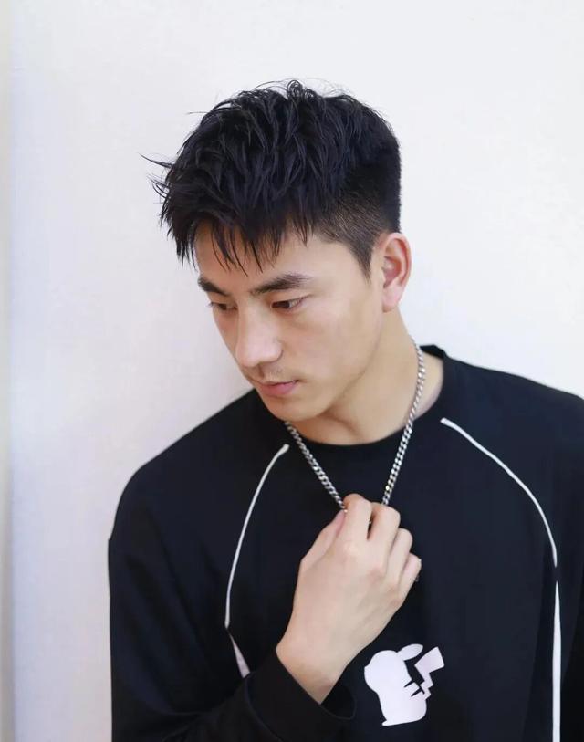 韩国男星机场偷拍发型_羊毛卷发型_男生发型名字大全