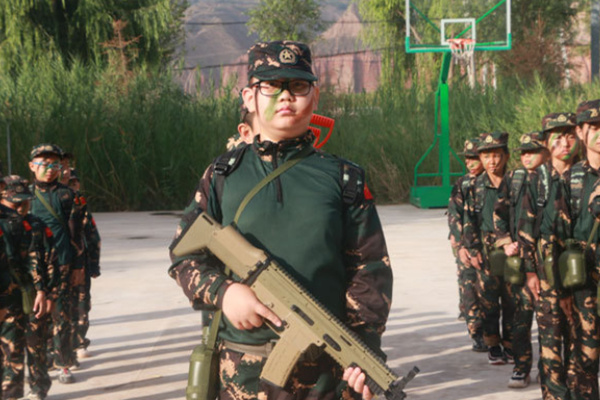 贵阳暑假夏令营军事_贵阳军旅夏令营机构推荐_贵阳千秋业军旅夏令营特色