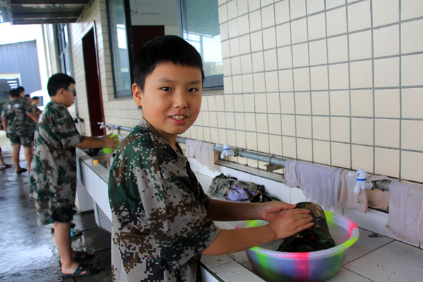 贵阳蓝天军事夏令营_贵阳小精英军事夏令营_贵阳暑假夏令营军事