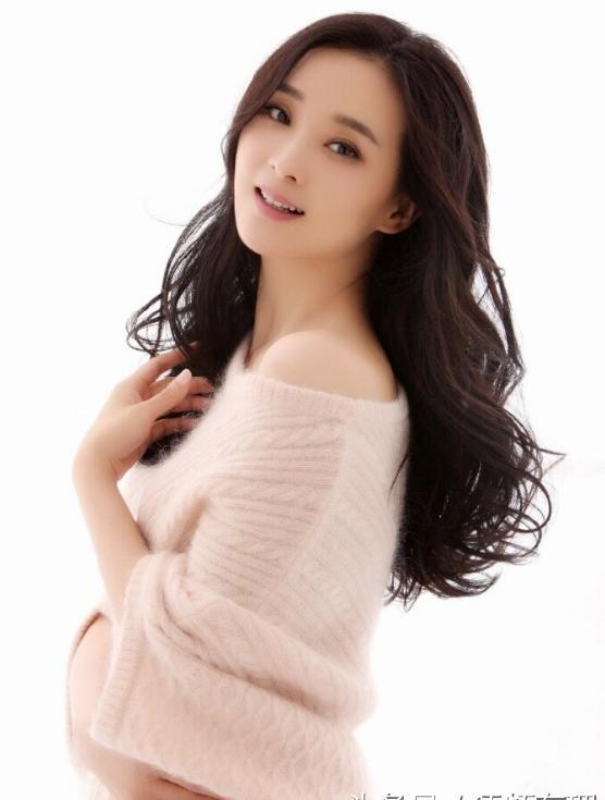 43岁阔太王艳的富豪老公和“两个儿子”，两子相差24岁