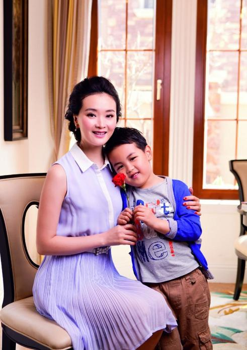 43岁阔太王艳的富豪老公和“两个儿子”，两子相差24岁