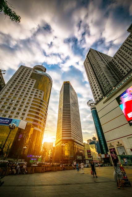 鞍山特色小吃夜市推荐_鞍山烧烤夜市美食_鞍山有多少20岁的人