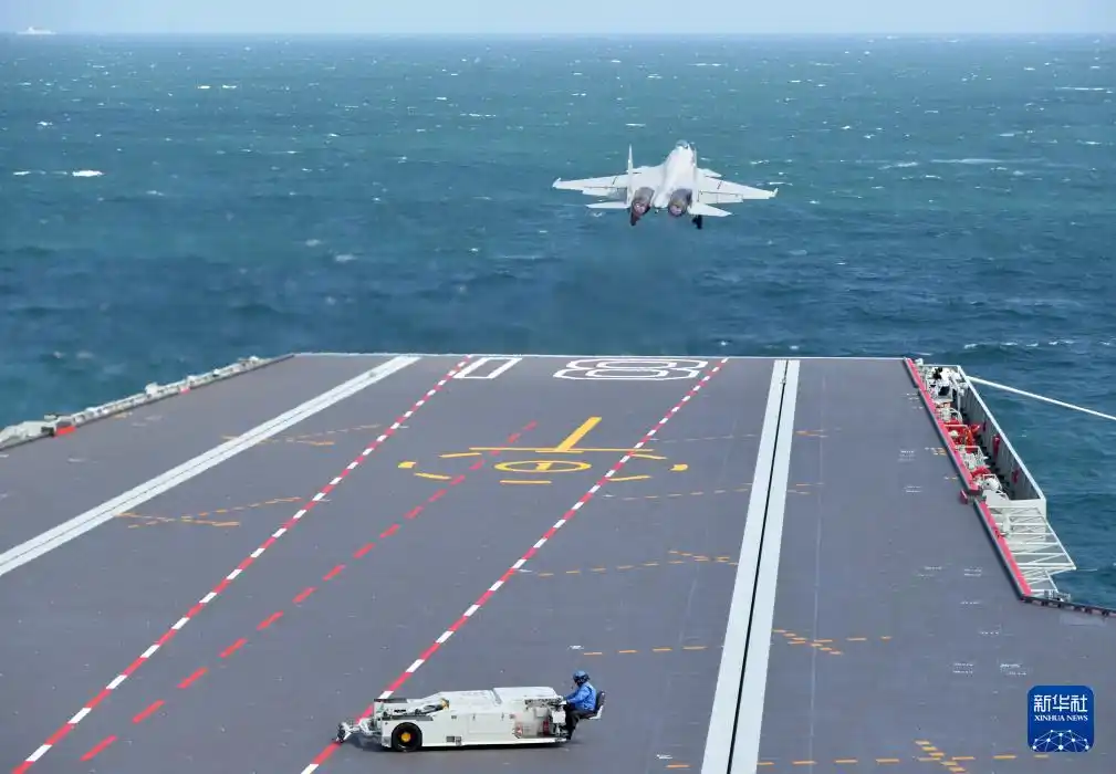 福建舰入列后首次海上实兵训练_福建舰航母编队多科目训练_海军福建舰首次海上实兵训练