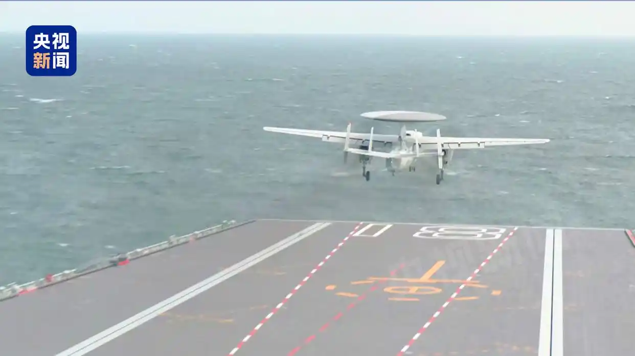 福建舰入列后首次海上实兵训练_歼-35舰载机弹射起飞_福建舰首次海上实兵训练