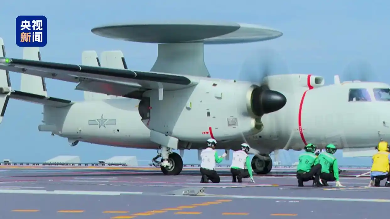 福建舰首次海上实兵训练_歼-35舰载机弹射起飞_福建舰入列后首次海上实兵训练