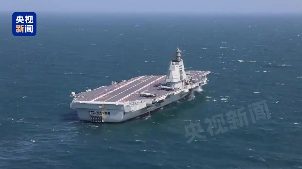 歼-35舰载机弹射起飞_福建舰入列后首次海上实兵训练_福建舰首次海上实兵训练