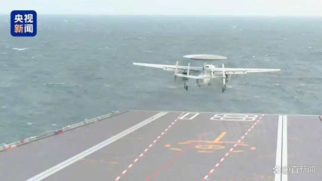 福建舰入列后首次海上实兵训练_歼-35舰载机弹射起飞_福建舰首次海上实兵训练