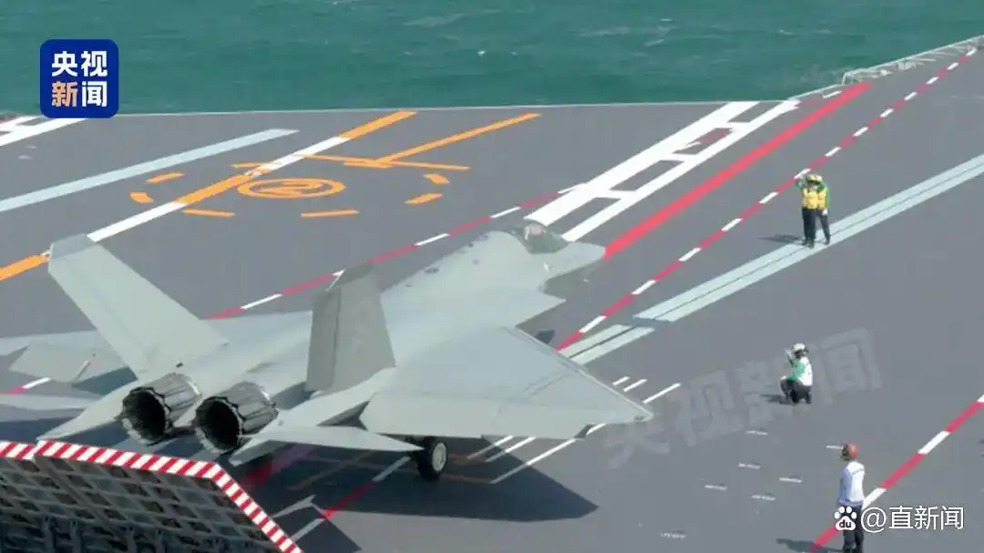 福建舰首次海上实兵训练_歼-35舰载机弹射起飞_福建舰入列后首次海上实兵训练
