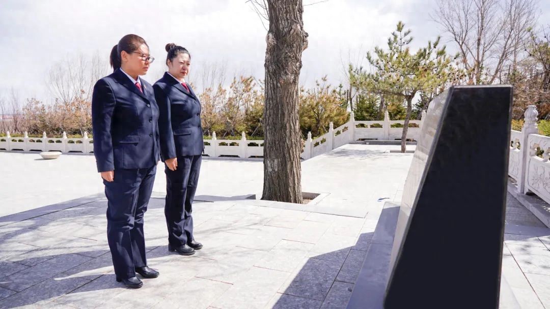 清明文明祭扫 共护英烈尊严 —— 清明节倡议书