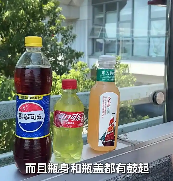 老人疑长期摆摊卖“假水” 当地回应