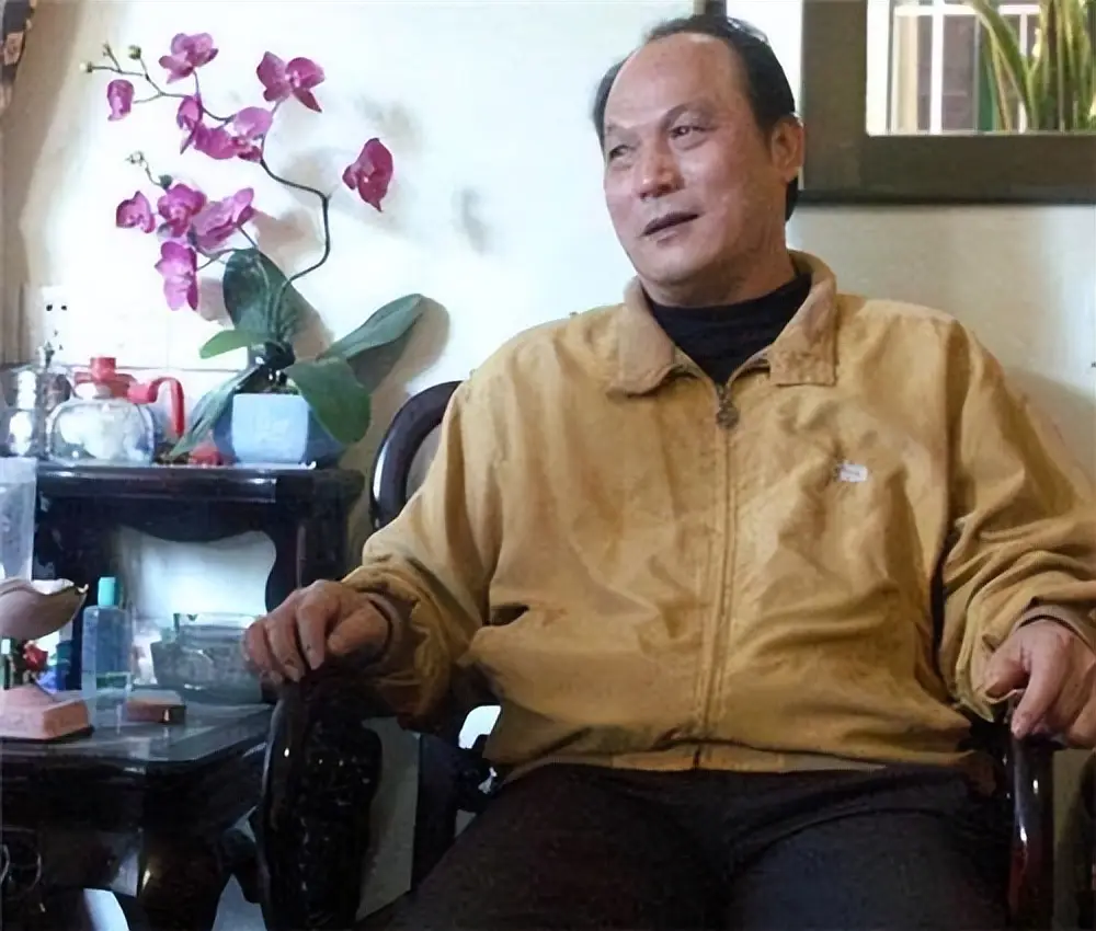 杨振宁99岁生日照片故事_杨振宁翁帆婚姻争议始末_清华公开杨振宁生前教学画面