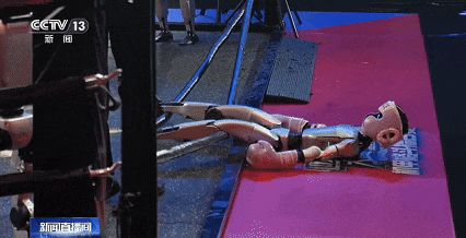 总台具身智能机器人科普直播_机器人格斗赛_CMG世界机器人大赛机甲格斗擂台赛