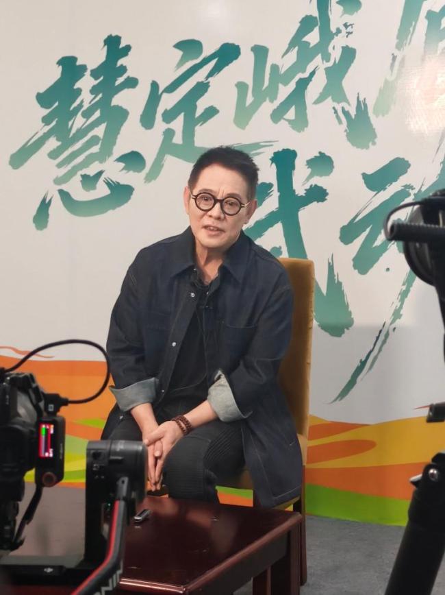 李连杰新身份：001号终身志愿者 助力武术梦