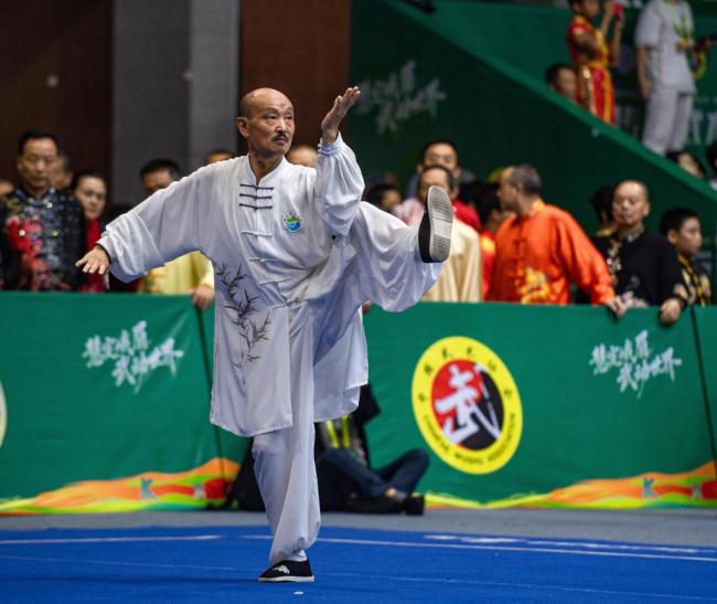 李连杰新身份：001号终身志愿者 助力武术梦