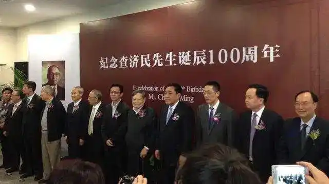 市民冒雨到杨振宁旧居缅怀_杨振宁海宁观潮经历_杨振宁与浙江情缘