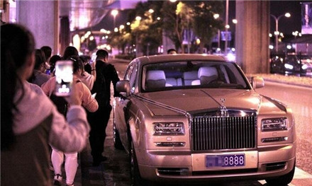 10年后的快乐男声，张杰豪车无数，而其他人，有的毁容有的坐牢！