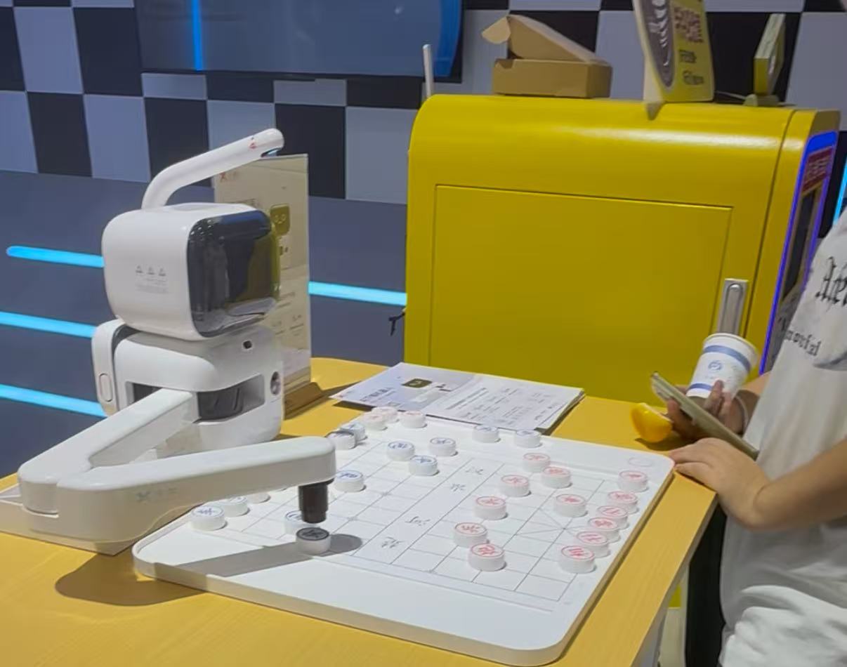 机器人格斗赛_第四届全球数字贸易博览会 杭州六小龙 机器人格斗赛